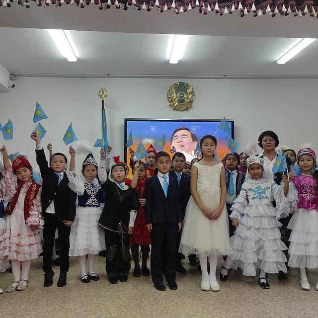 10.12.2021 күні 3"Ғ" сынып оқушылары Тәуелсіздіктің 30 жылдығына орай "Қамажай және Қара жорға " биінен флешмоб өткізді.