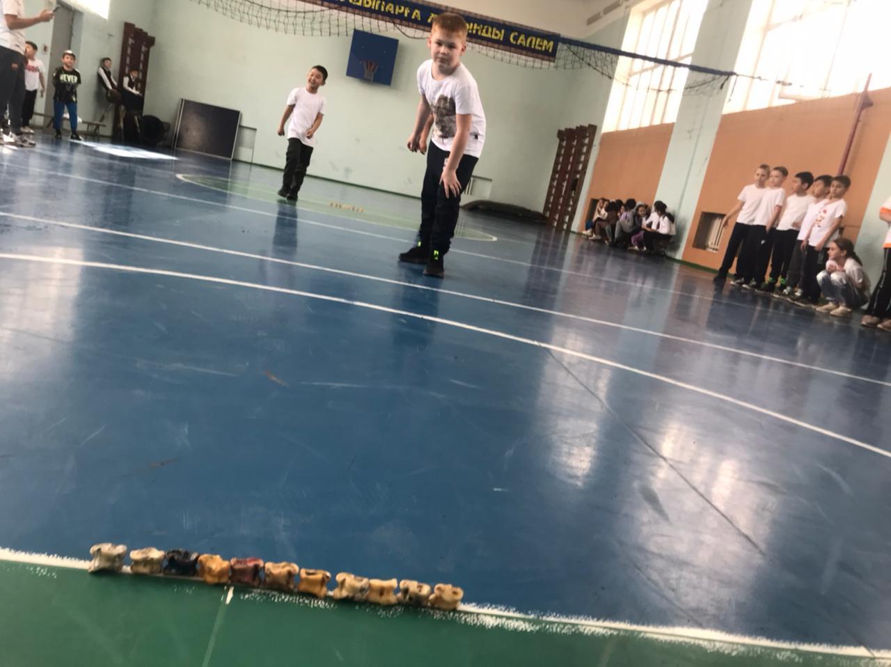 "Ұлттық ойындар- салауатты өмір салты" тақырыбында асық атудан сайыс